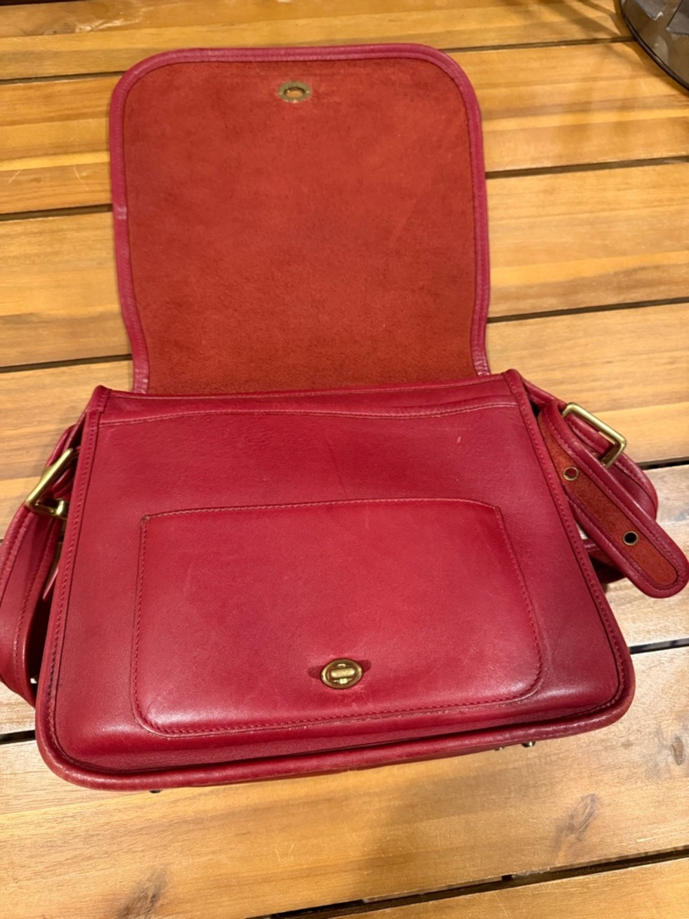 Vintage Coach Red Leather Stewardess 9525 Bag with Gold-Tone Hardware - Picture 10 of 15
